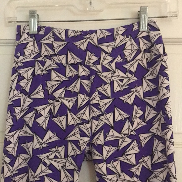 LulaRoe Paper Airplane Print LEGGINGS *Purple* One Size (2-10) - Picture 4 of 8